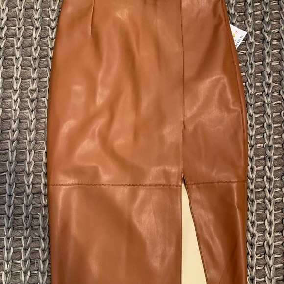 Faux leather skirt - Picture 3 of 4